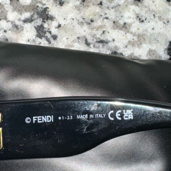 Fendi Baguette Sunglasses main image 5